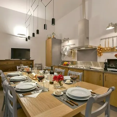 아파트 Luxurious Renaissance Flat In *