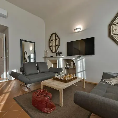 Luxurious Renaissance Flat In