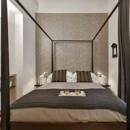 Luxurious Renaissance Flat In 아파트