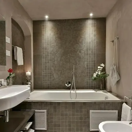 아파트 Luxurious Renaissance Flat In