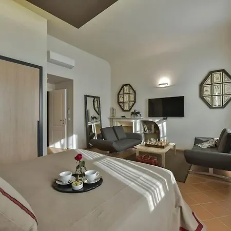 Luxurious Renaissance Flat In