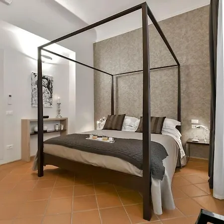 Luxurious Renaissance Flat In 아파트 *