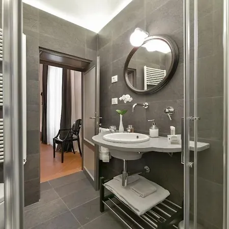 Luxurious Renaissance Flat In *