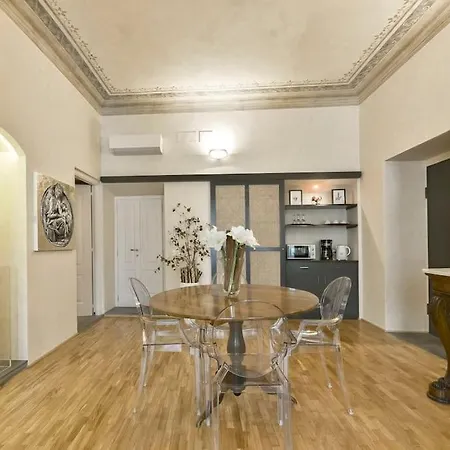 Luxurious Renaissance Flat In *