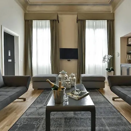 아파트 Luxurious Renaissance Flat In *
