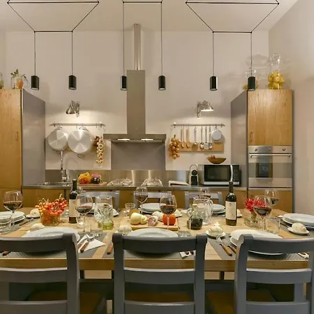 Luxurious Renaissance Flat In Florence