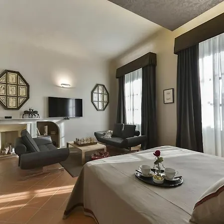 Luxurious Renaissance Flat In *